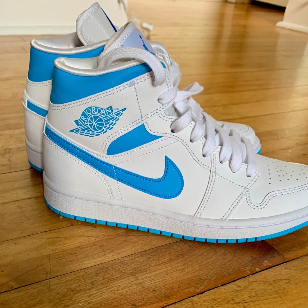 Jordan 1s Retro Mid Size - Picture 2 of 4